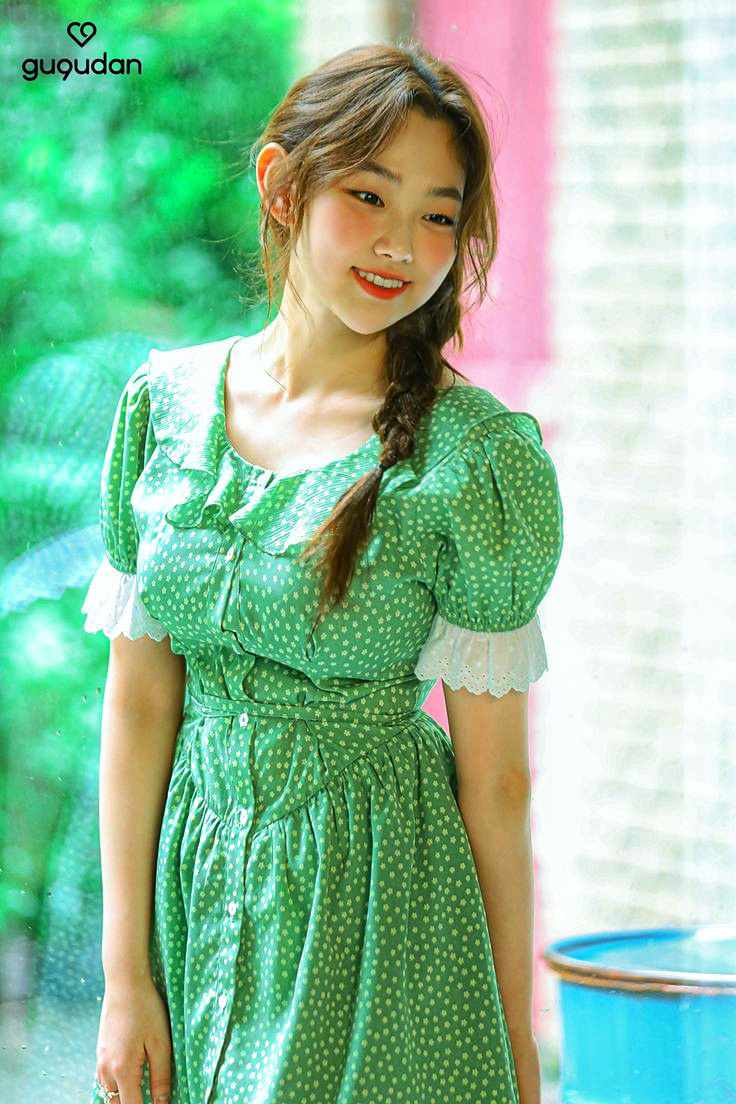 Kang Mina - Wiki, Biography, Age, Height, Boyfriend, Photos & More